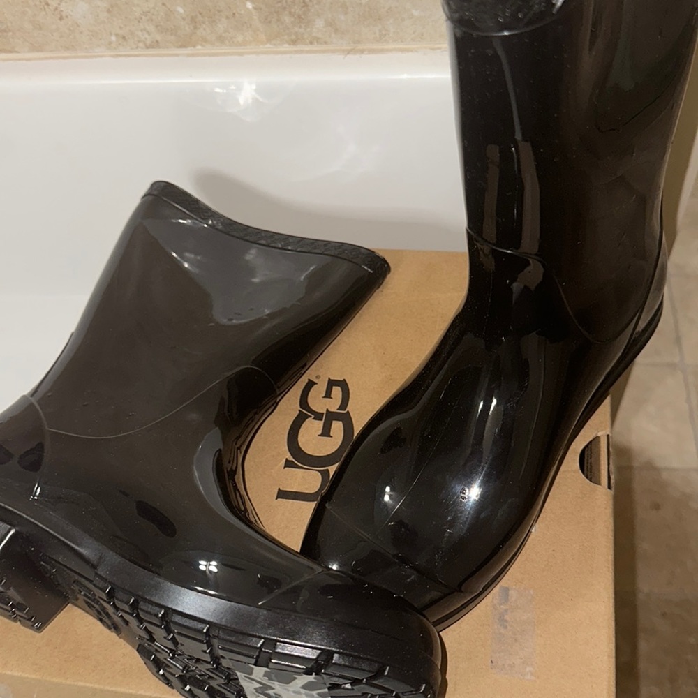 UGG RAIN BOOTS